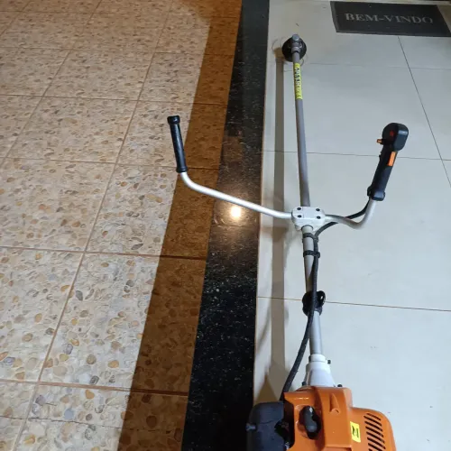 Roçadeira à gasolina