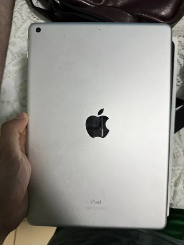 Apple iPad 10.2" Wi-Fi 64 GB (9ª geração)