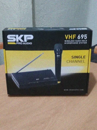 Microfone sem fio de mão VHF com excelente qualidade sonora Vhf695 Pronta entrega