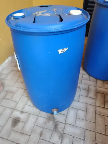 2 Bombonas 200 litros vendo ou troco por telha sanduíche