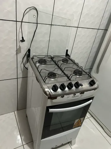 Vendo um fogão elétrico 4 bocas marca atlas funcionando tudinho até o forno!