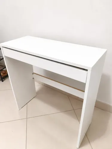Escrivaninha / Mesa de Estudos Branca com Gaveta - Apenas R$ 80 (Desapego!)
