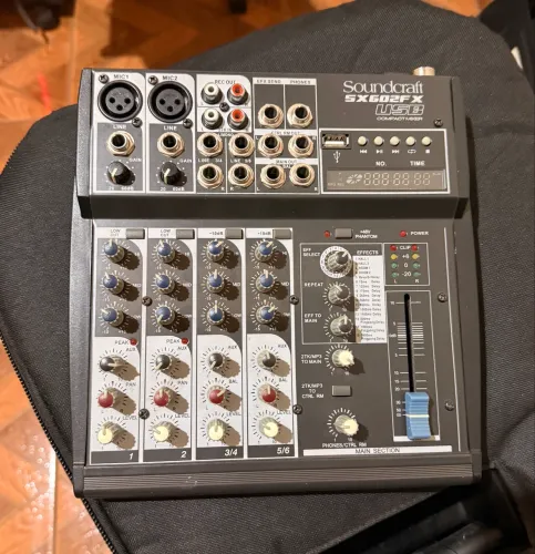 Mesa de som Soundcraft 6 canais