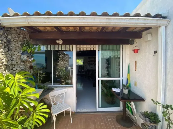 BSURANCE IMOBILIÁRIA VENDE! Linda cobertura duplex indevassável, próximo à praia