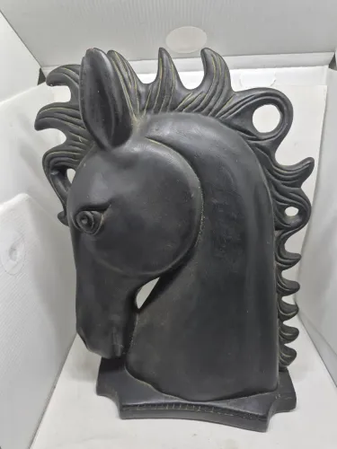 Escultura de cavalo.