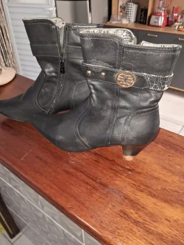 Bota cano curto 38