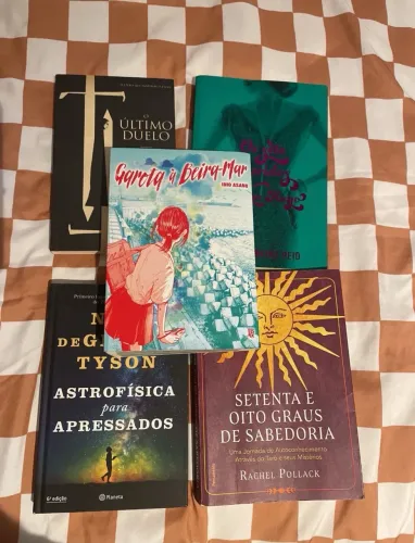 Kit 7 livros desapego mangás, tarot, astrofísica, hq e histórias