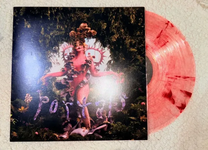 Vinil Portals Melanie Martinez versão vermelho translúcido