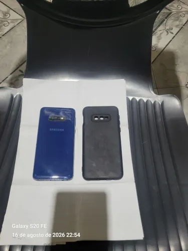 Samsung S10e, em ótimo estado. Funcionando todas as funções. Bateria 100%.