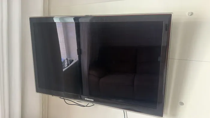 TV Samsung 40 Polegadas LCD com Controle - Funcionando Perfeitamente