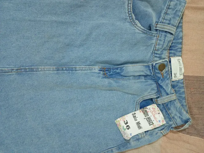 Vendendo saia jeans