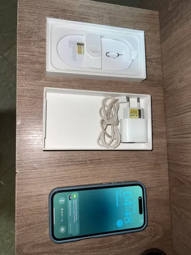 Vendo iPhone 16 com apenas três meses de uso