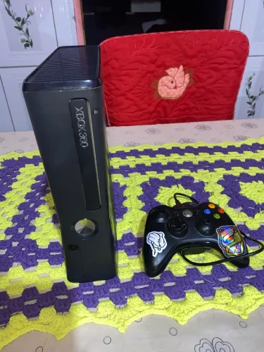 Xbox 360 , funcionando certinho completo , chama no pix , levo na casa do cliente