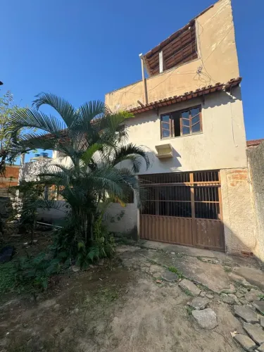OPORTUNIDADE! CASA LINEAR SOB PILOTIS COM TERRAÇO!