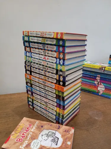 Coleção 18 livros capa dura DIÁRIO DE UM BANANA