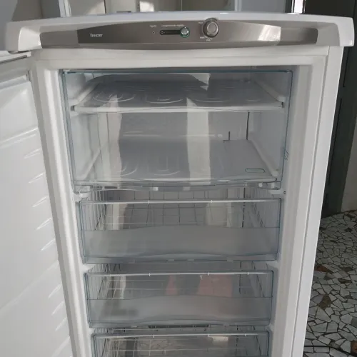 FREEZER CONSUL NOVO , 246 LITROS..NOVISSIMO