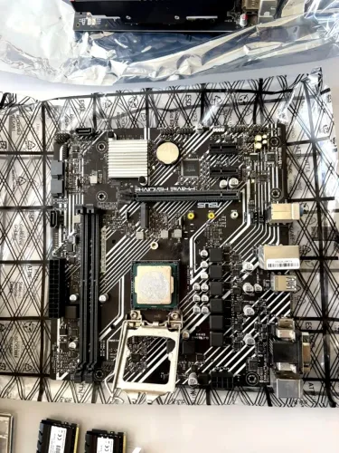 Placa-mãe: ASUS PRIME H510M-E, Chipset H510, Intel LGA 1200, mATX, DDR4 (usada)