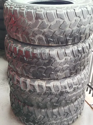 4 pneus usados 35x12,5x17 Versant Compasal.<br>Valor 1500,00.