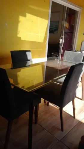 Mesa 4cadeira tampo de vidro 