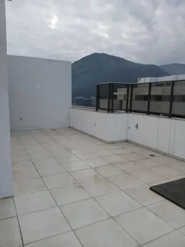Duplex para venda possui 264 metros quadrados com 5 quartos em Barra Olímpica - Rio de Jan