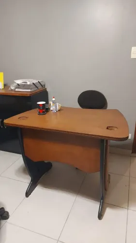 Mesa Escritório Moderna e Elegante 