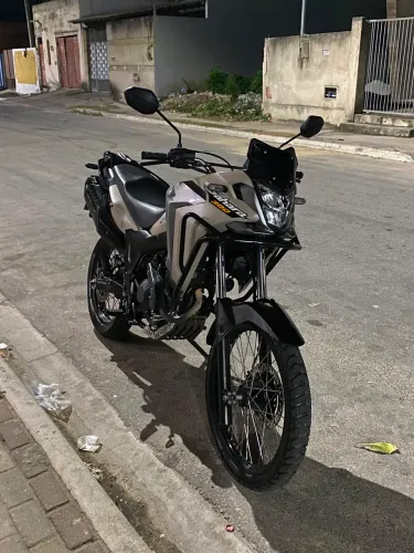 Vendo Sahara 300 cor bege, caso tenha interesse chame no chat
