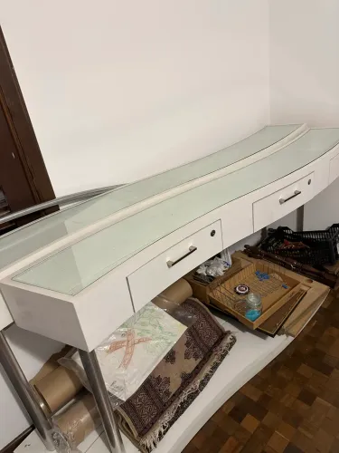 2 balcões vitrines ou para closet com cabideiro