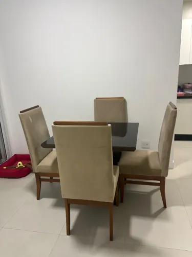 Mesa de jantar 4 cadeiras