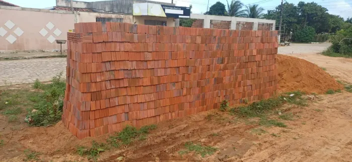 Vendo tijolos telha areia brita pedras aterro