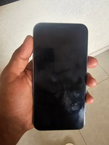 Vendo iphone Xr todo original, 128 gigas, funciona tudo, bateria 78%..