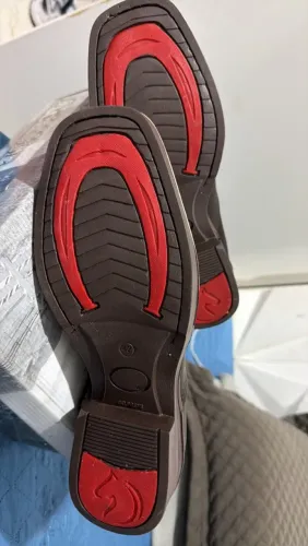 Vendo chapéu, bota e cinto de rodeio