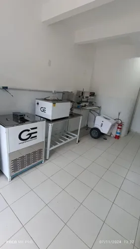 VENDO MINI FÁBRICA DE PICOLE E GELO SABORIZADO (COMPLETA)