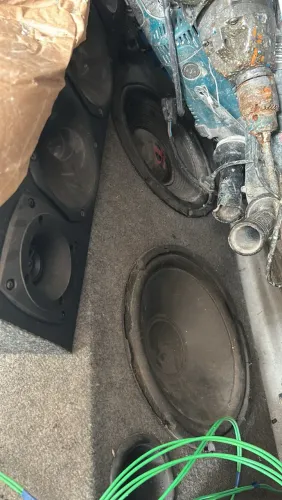 Vendo caixa de som e corneteira para carro