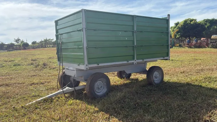 Carreta agrícola com pistão