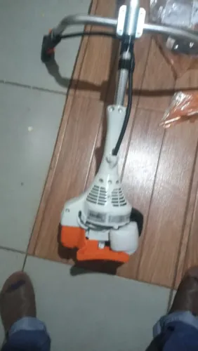Máquina de cortar grama