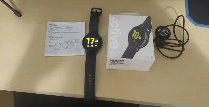 Relógio Samsung Galaxy Watch Active 2 com carregador e caixa
