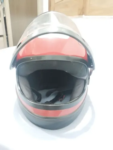 Capacete bem conservado para moto