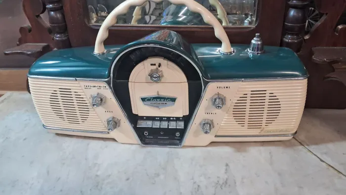 rádio com toca-fitas modelo Classic Cicena Overdrive