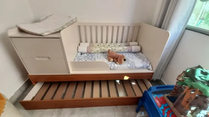 Berço com trocador e cama auxiliar. Oportunidade