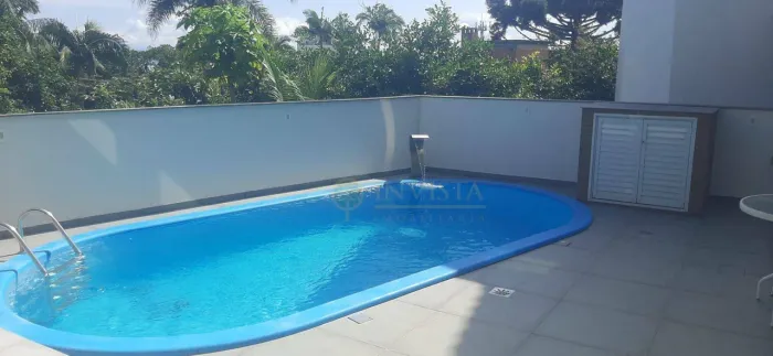 Casa com piscina e 3 dormitórios à venda na Agronômica, em Florianópolis.