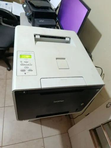 Impressora colorida brother HL L8350cdw falta o toner preto