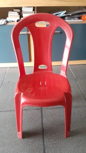 Cadeira de Plástico Infantil Vermelha 