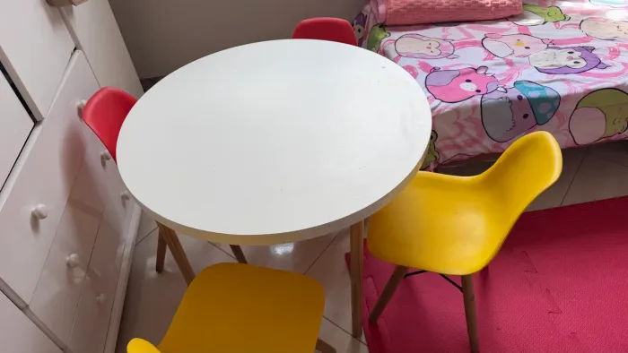 Mesinha infantil c 4 cadeiras