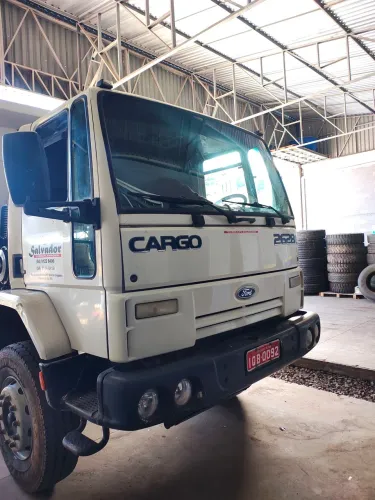 Caminhão Ford cargo 2628e 6x4 traçado