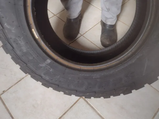 Vendo pneu off-road novo