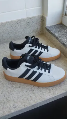 Tênis Adidas (Num: 42)