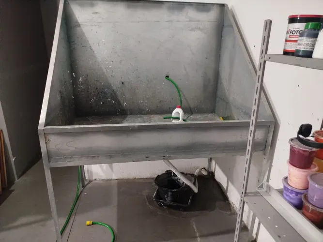 Tanque para revelação de telas de serigrafia