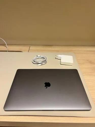 MacBook Pro 16 - 2019 i7 16GB 512GB SSD - Excelente Estado + Carregador