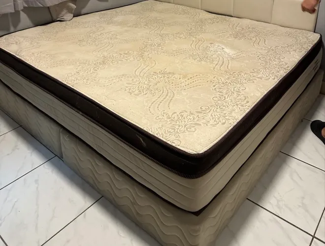 Cama king Ortobom usada