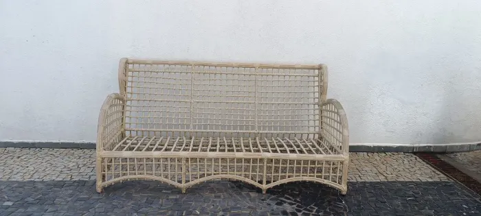 Sofá de três lugares de vime